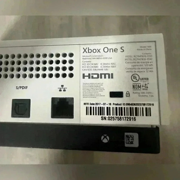 Microsoft Xbox one s game All digital Edition white 365 GB‎ - Picture 9 of 9